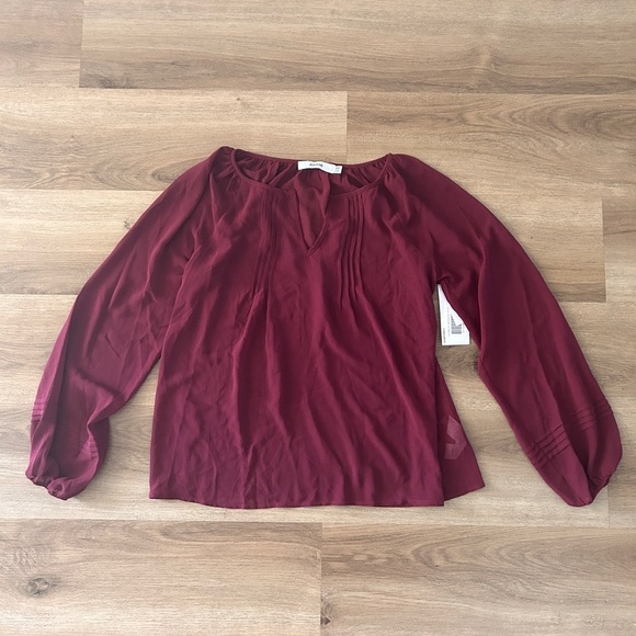 JustFab Woman’s Sheer Blouse- NWT - Picture 1 of 8